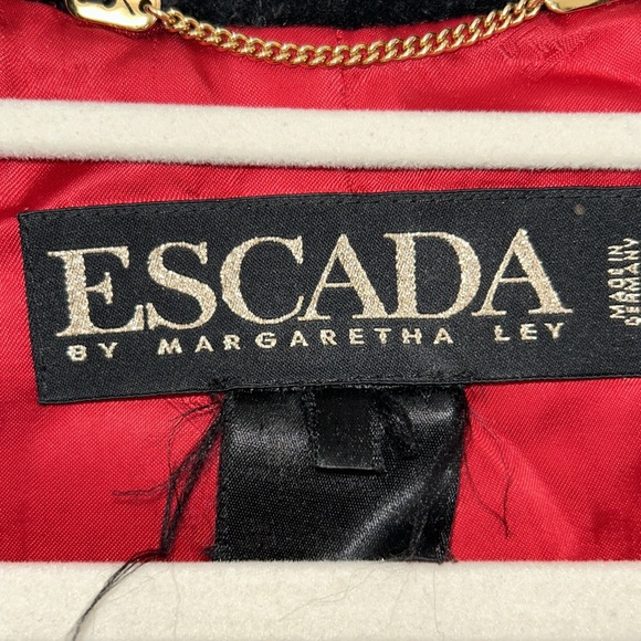 Vintage Escada Black Oversized Velvet Quilt Jacket, by Margaretha Ley, Size M/L - Picture 13 of 15